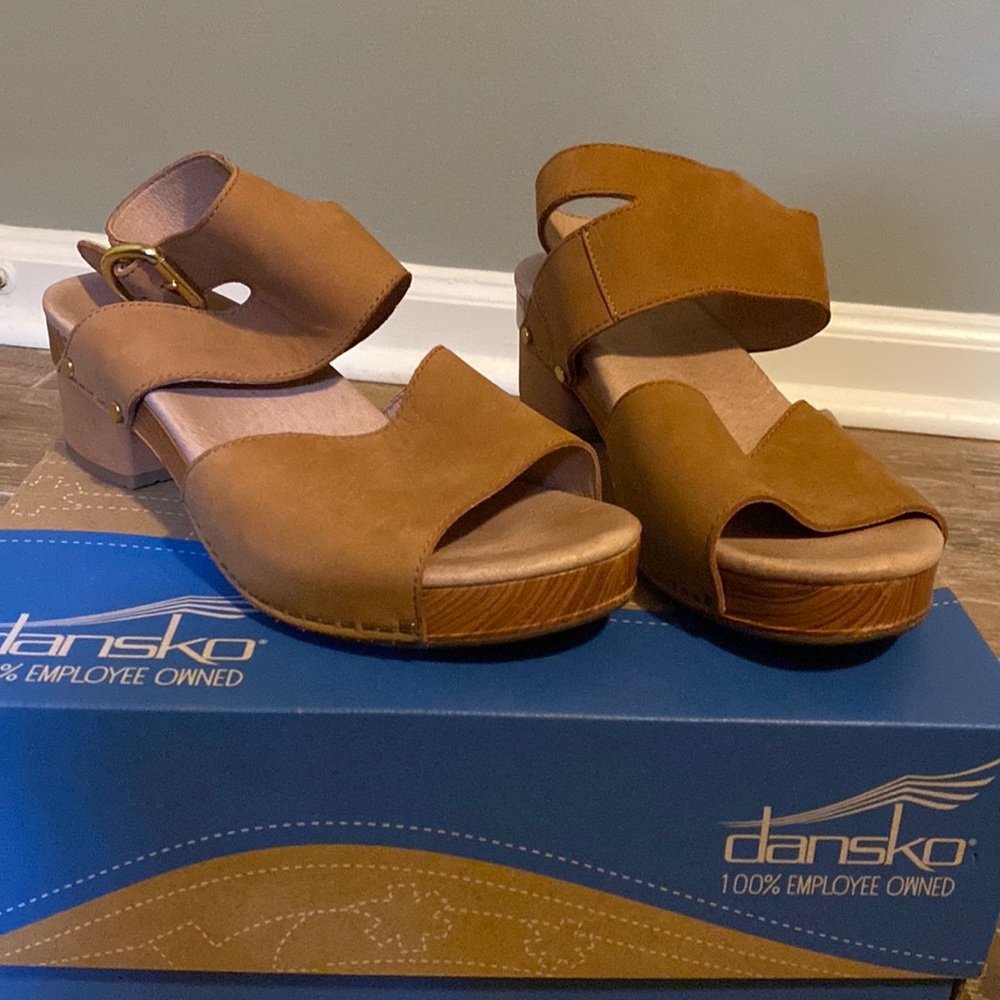 Dansko | Minka Milled Nubuck sandal, EUC